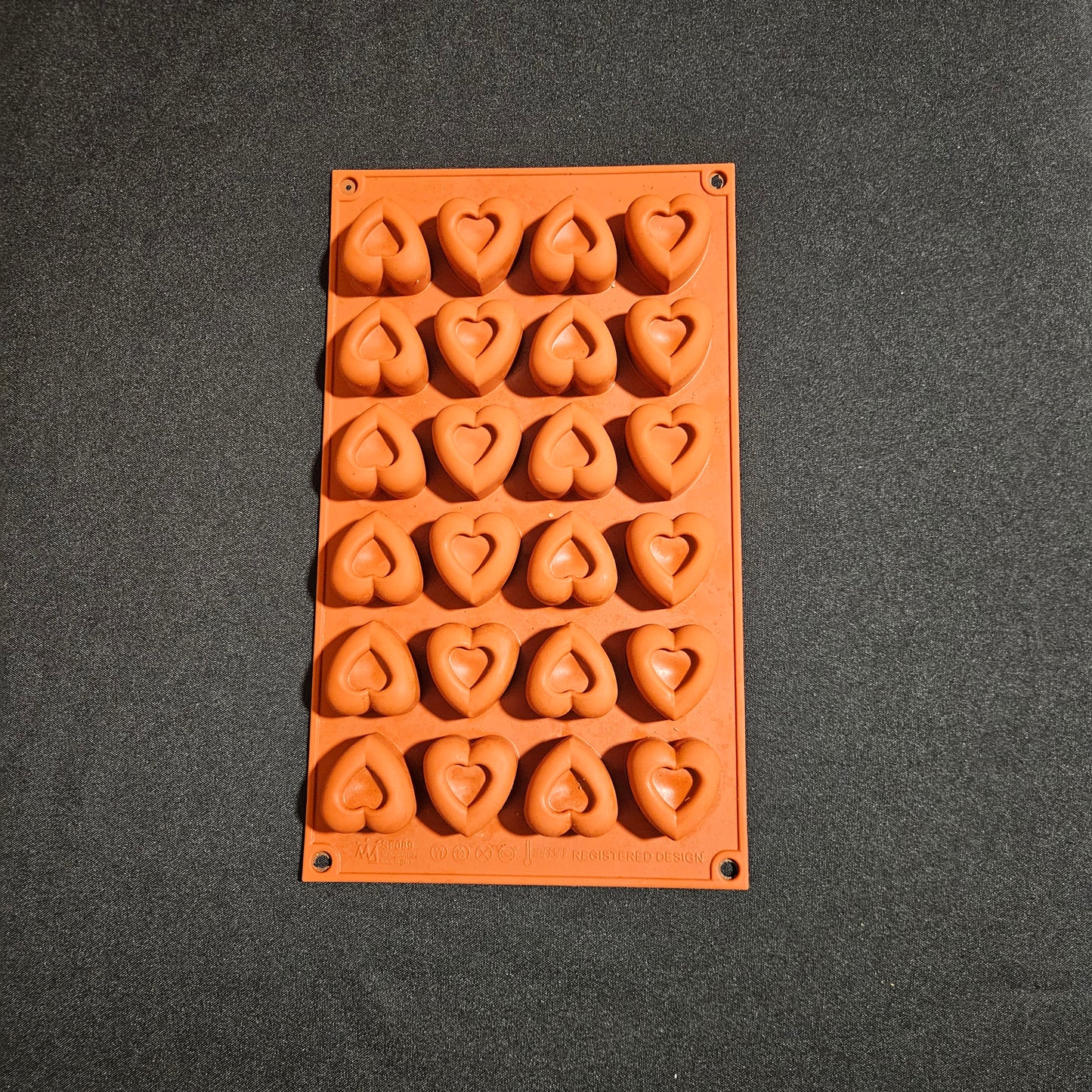 Moule en silicone mini cœurs creusés Silikomart