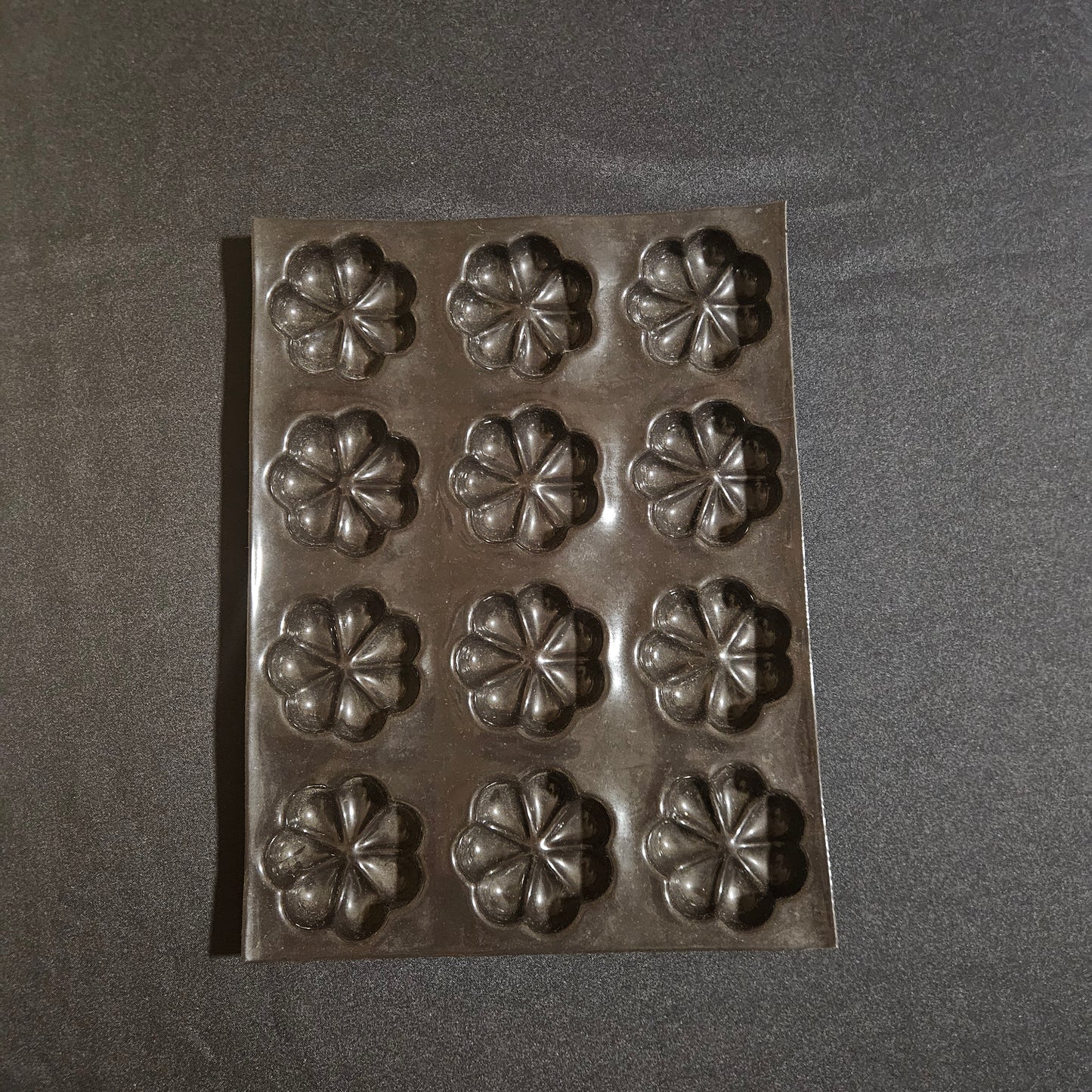 Moule en silicone 12 fleurs / marguerites Flexipan