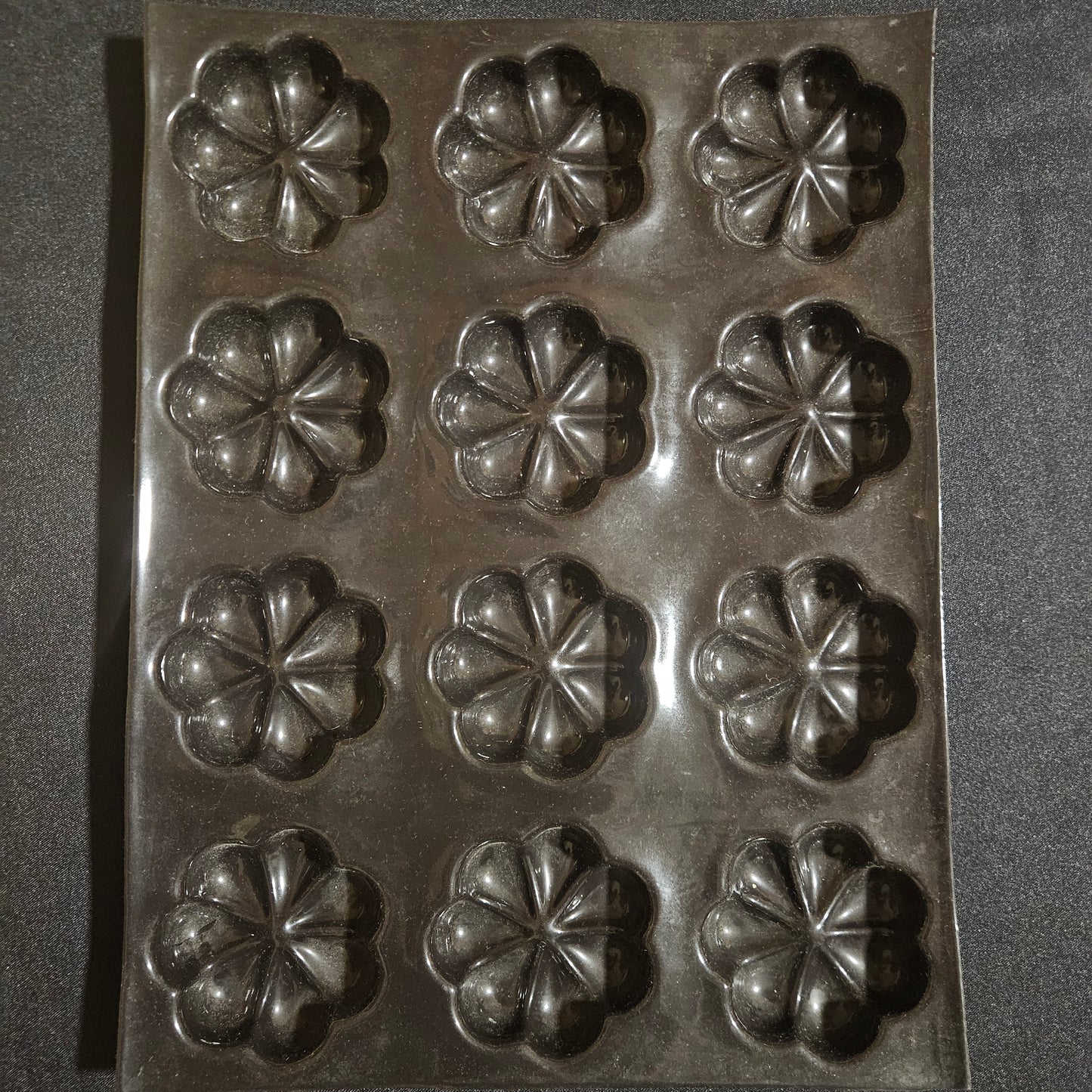 Moule en silicone 12 fleurs / marguerites Flexipan