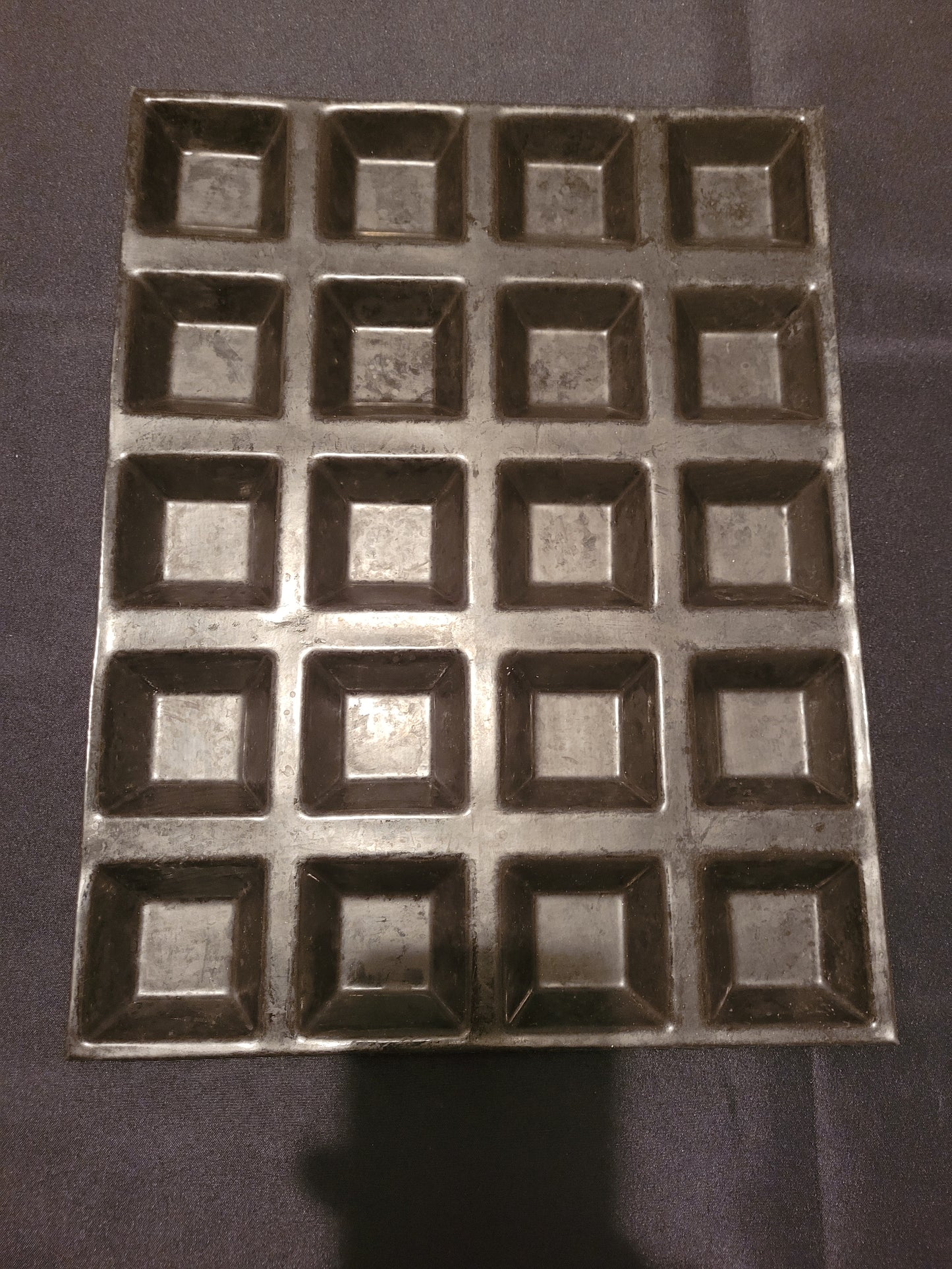 Moule en silicone 20 tartelettes carrés Flexipan