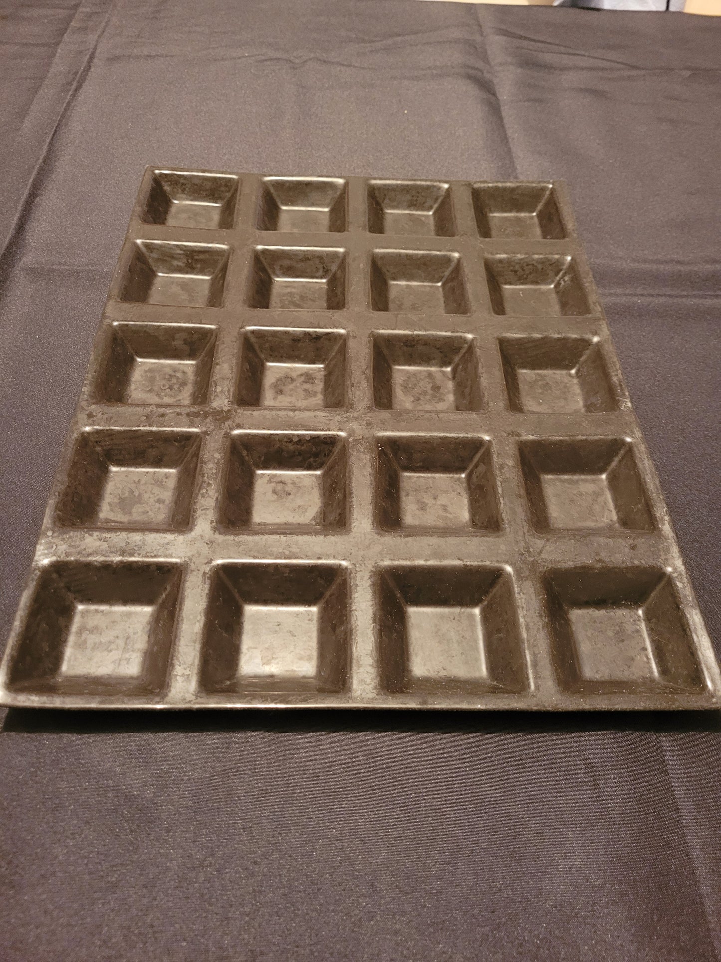 Moule en silicone 20 tartelettes carrés Flexipan