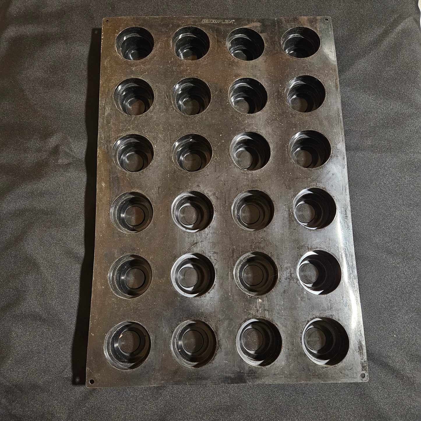 Moule silicone noir PavoFlex 24 cylindres à 3 étages
