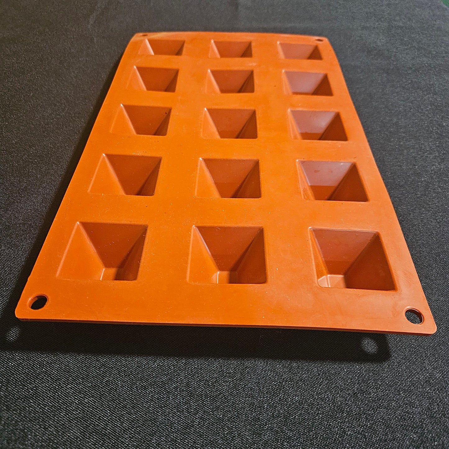 Moule en silicone mini pyramides Pavoni
