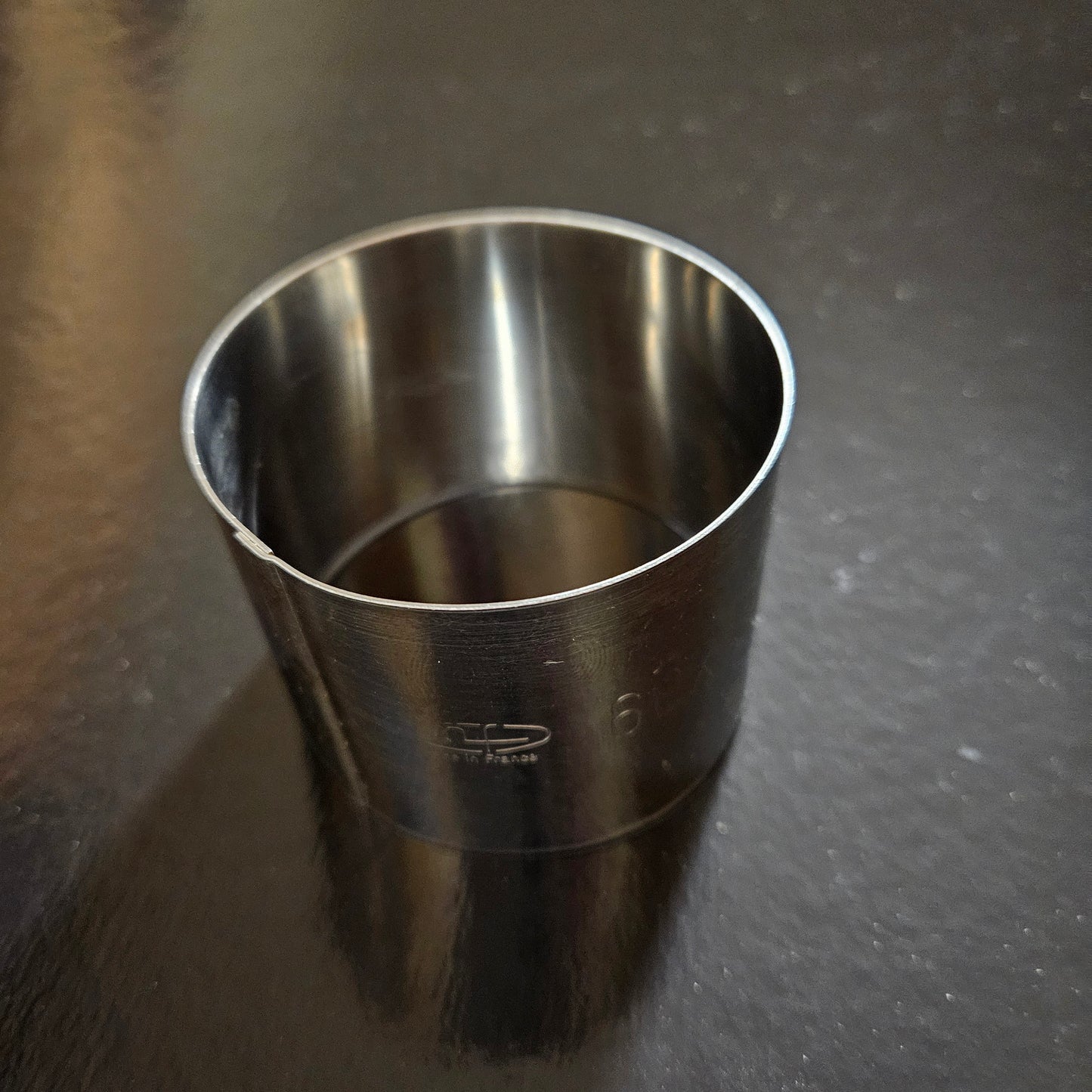 Cercle en inox Mallard Ferrière, hauteur 4.5 cm.