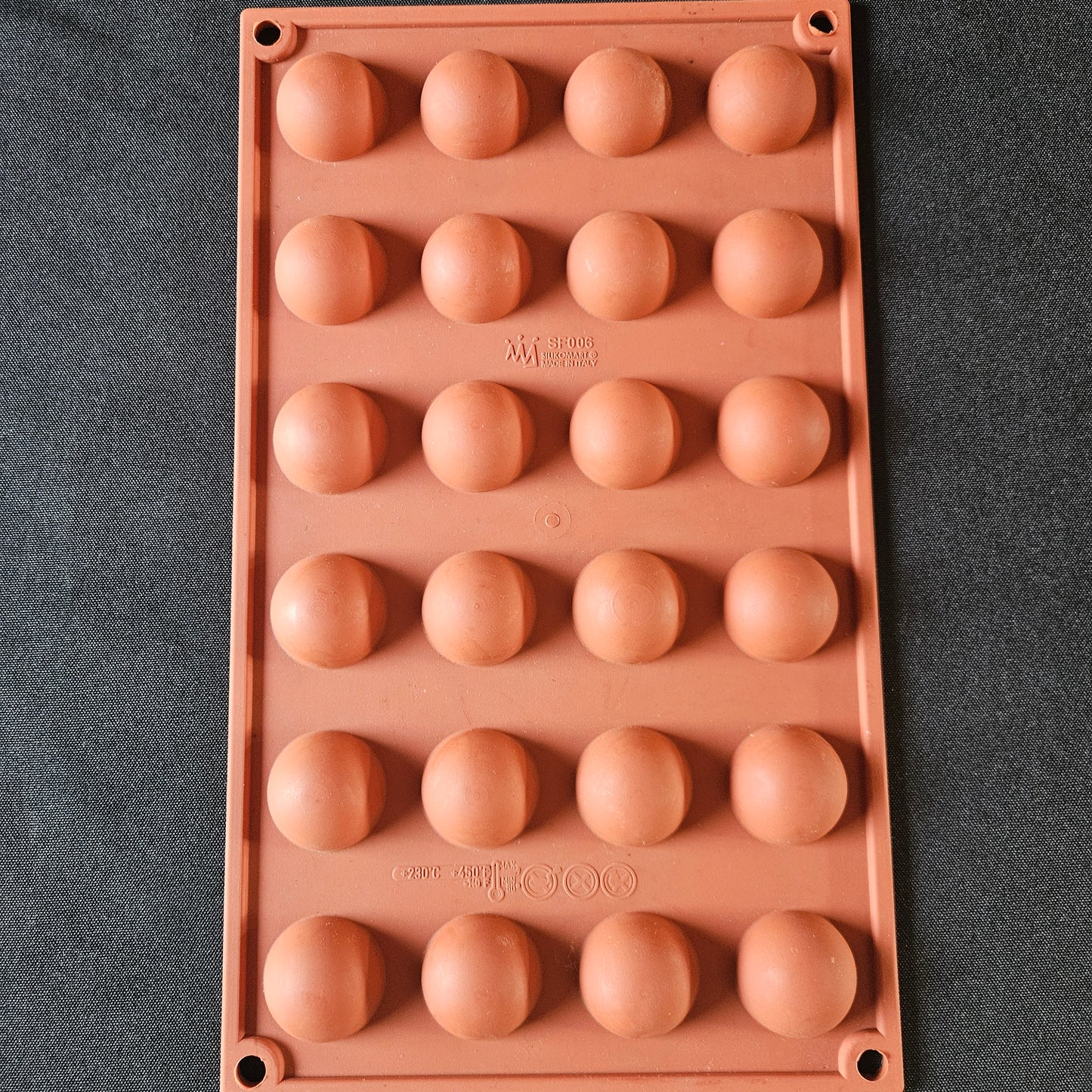 Moule en silicone demi sphères Silikomart 3cm