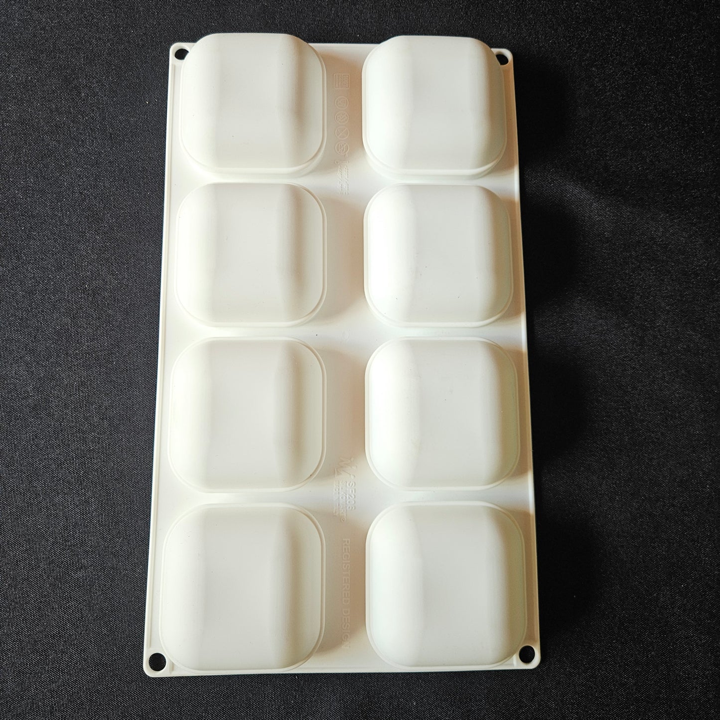 Moule en silicone carrés bombés Silikomart