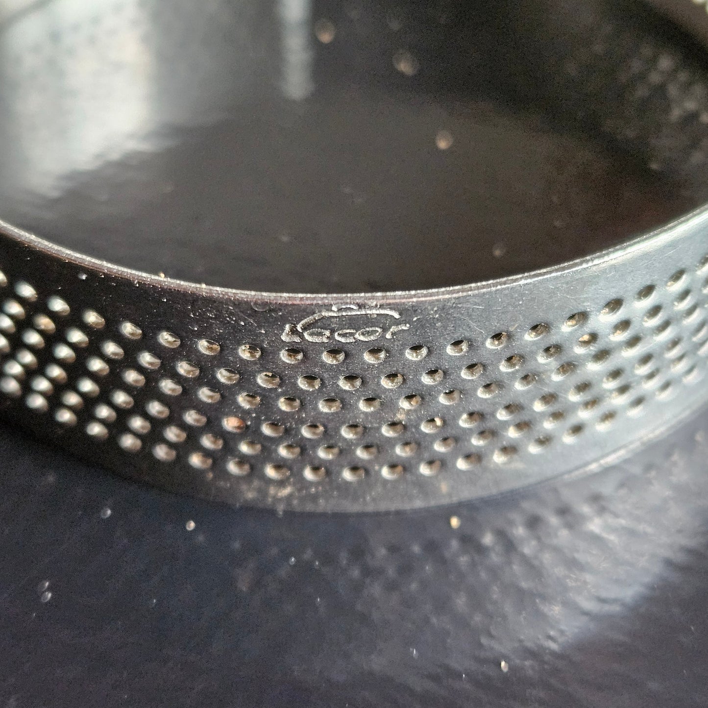 Cercle en inox perforé Lacor, Hauteur 2 cm.