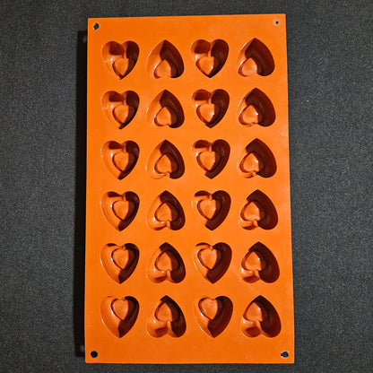 Moule en silicone mini  cœurs creusés Silikomart