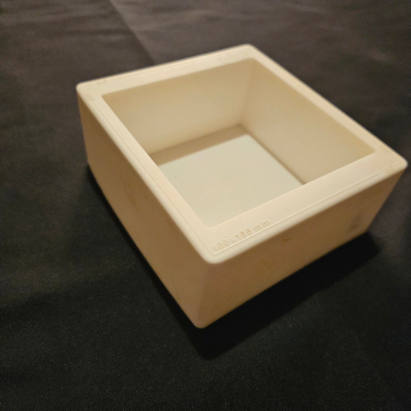 Moule en silicone blanc carré "Torta Flex" Silikomart