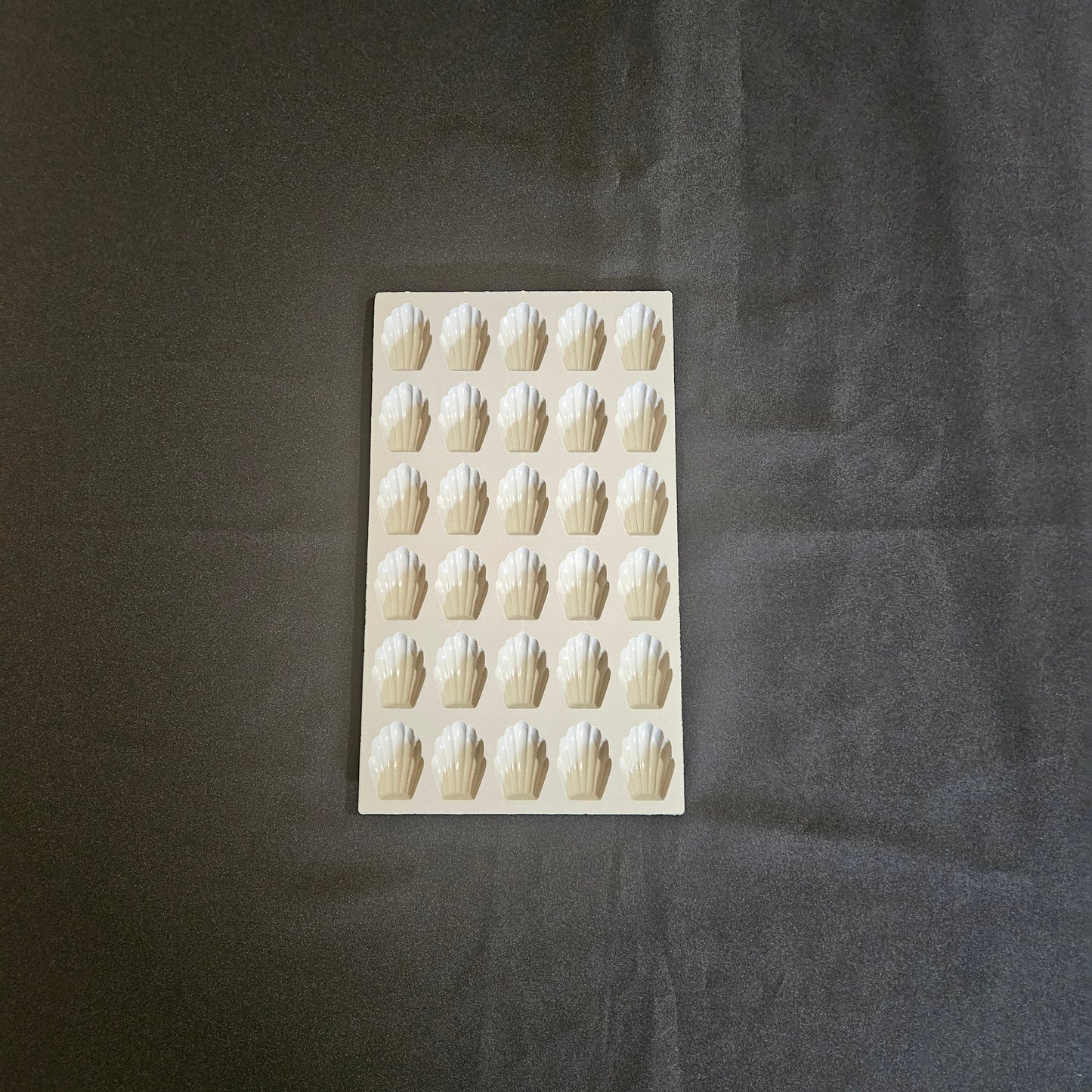 Moule en silicone 30 mini madeleines De Buyer