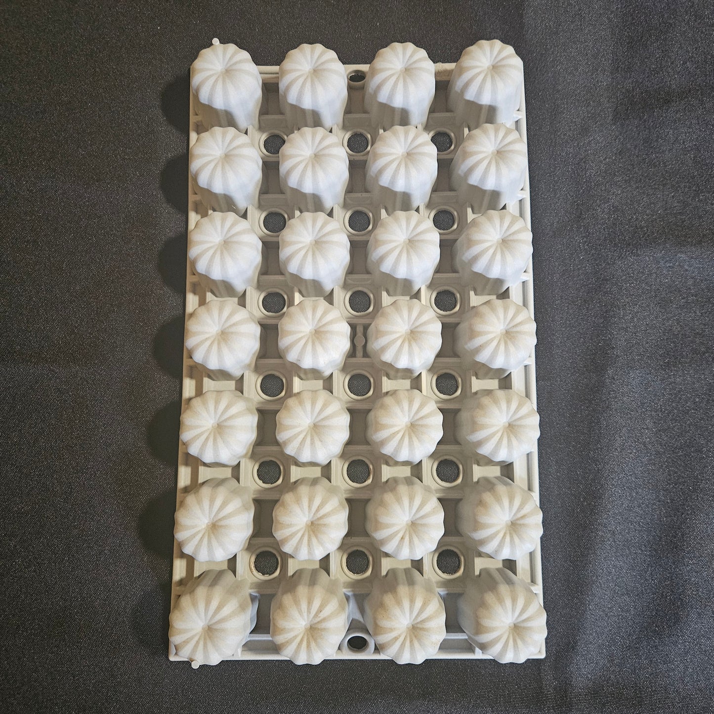 Moule en silicone 28 mini cannelés De Buyer
