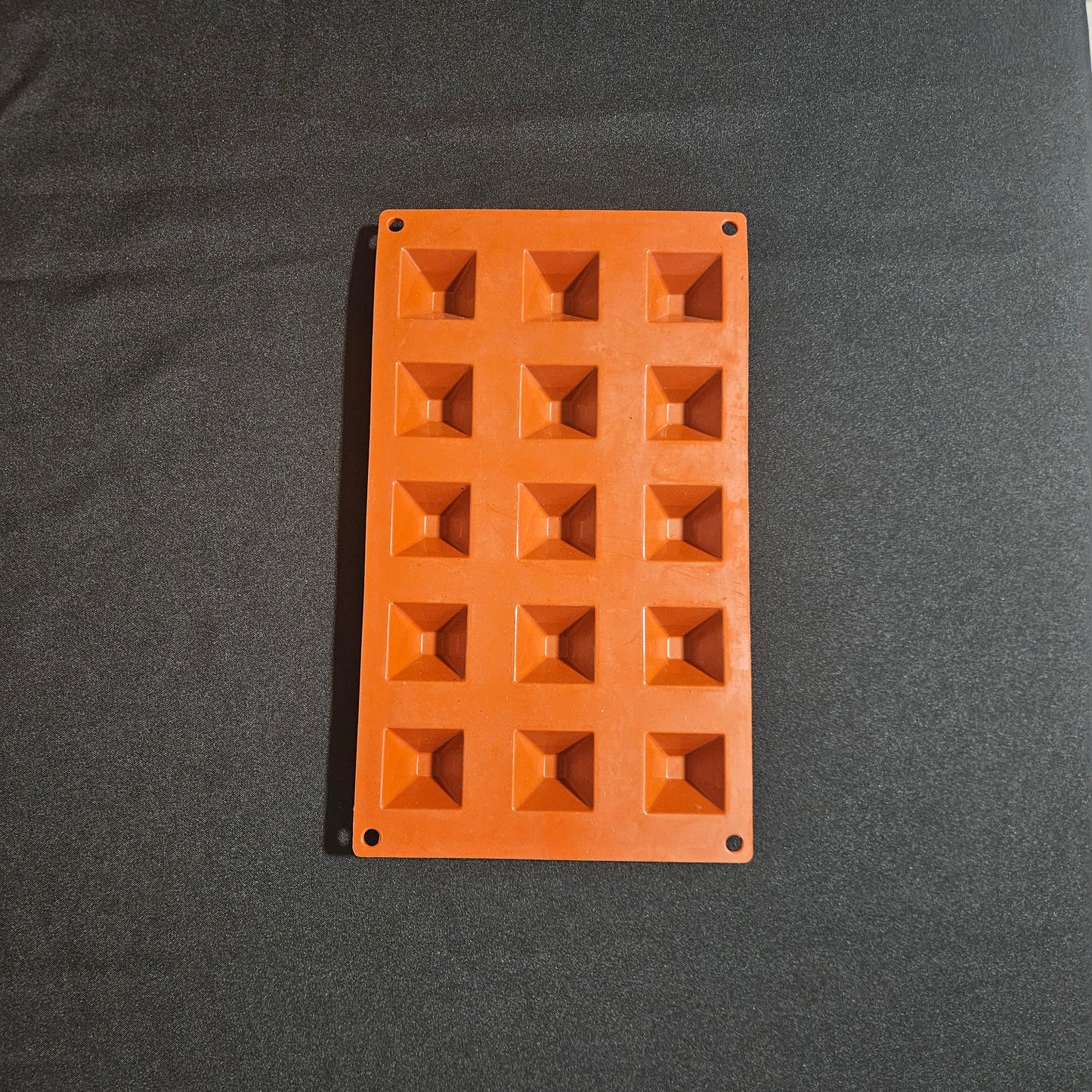 Moule en silicone mini pyramides Pavoni