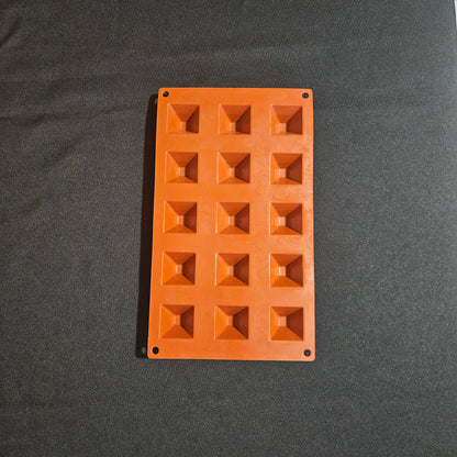 Moule en silicone mini pyramides Pavoni