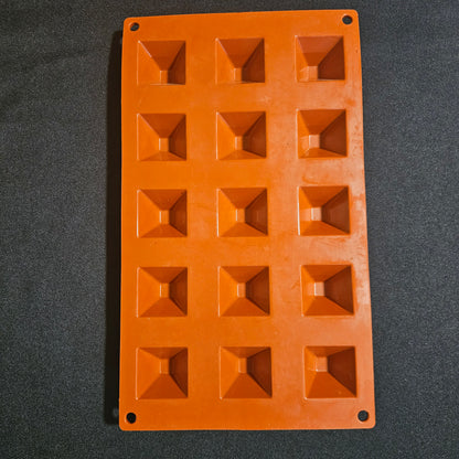 Moule en silicone mini pyramides Pavoni