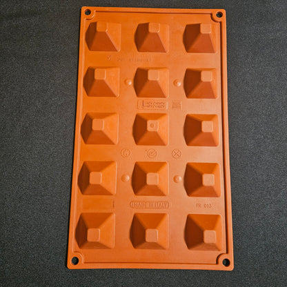 Moule en silicone mini pyramides Pavoni