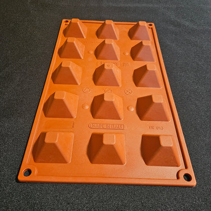 Moule en silicone mini pyramides Pavoni