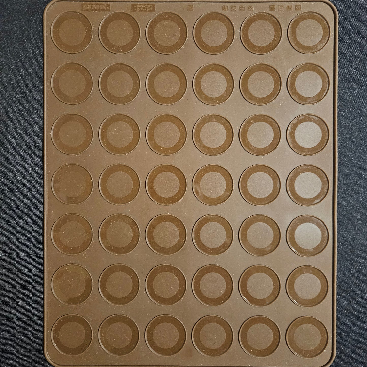 Tapis en silicone macarons Pavoni