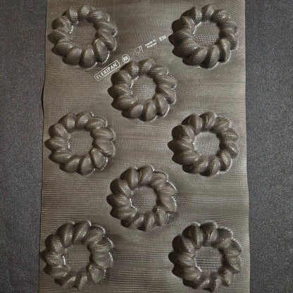 Moule en silicone 12 couronnes / Saint Honoré Flexipan