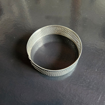 Cercle en inox perforé Lacor, Hauteur 2 cm.