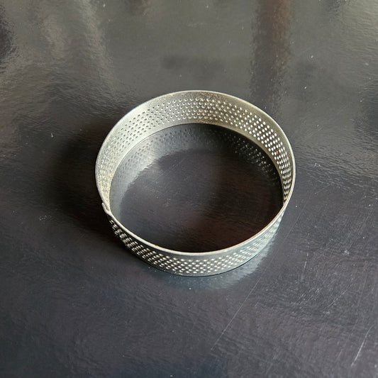 Cercle en inox perforé Lacor, Hauteur 2 cm.