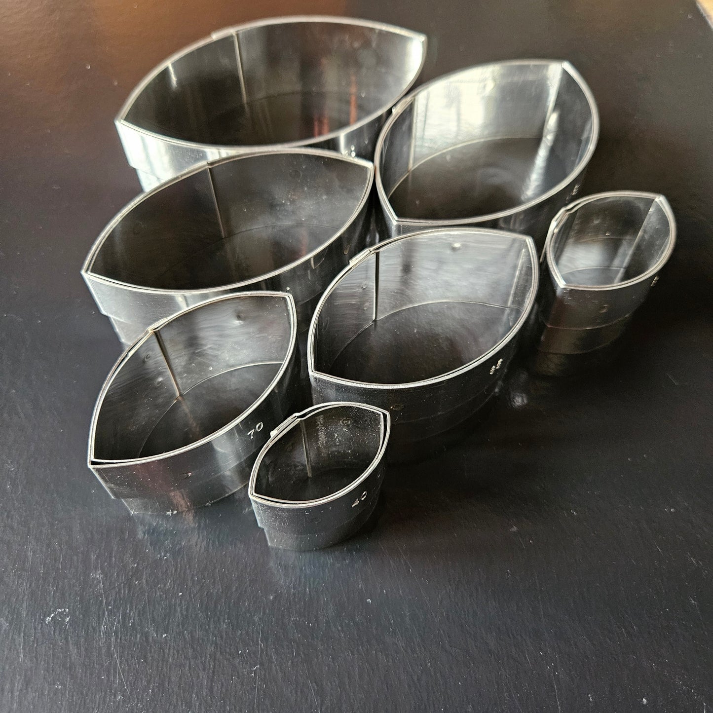 Boîte de 7 découpoirs inox ovales unis