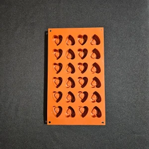 Moule en silicone mini  cœurs creusés Silikomart