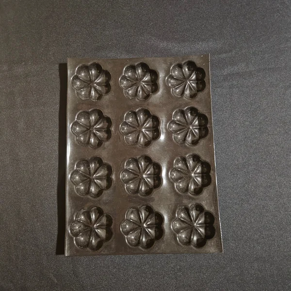 Moule en silicone 12 fleurs / marguerites Flexipan