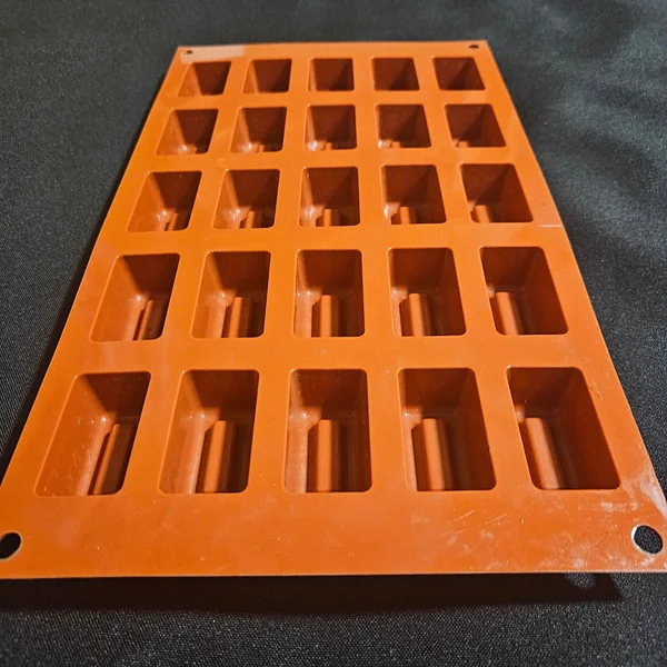 Moule en silicone mini financiers creusés Silikomart – Image 3